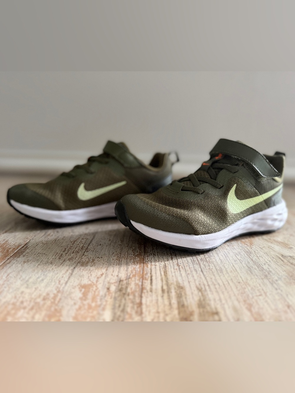 Nike Revolution 6 Rough Green Barely Volt Sneakers Kids 1Y Easy On Running Boys